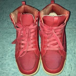 Simple red classic sneakers